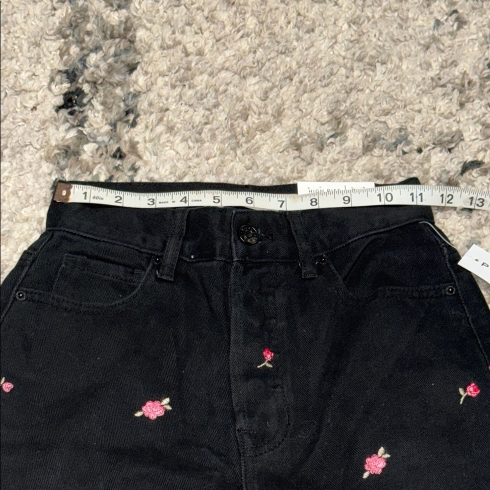 PacSun Black Cropped Jeans with Pink Details - Picture 4 of 12